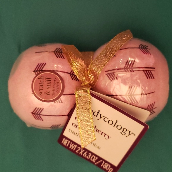 'Oh crap, you got me a present!' Starter Kit.  Bath set+Christmas cards. - Picture 3 of 9